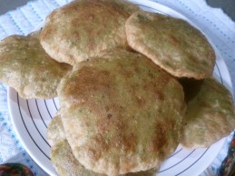 Green Peas Masala Poori | Hare Matar ki Bharwa Puri recipe